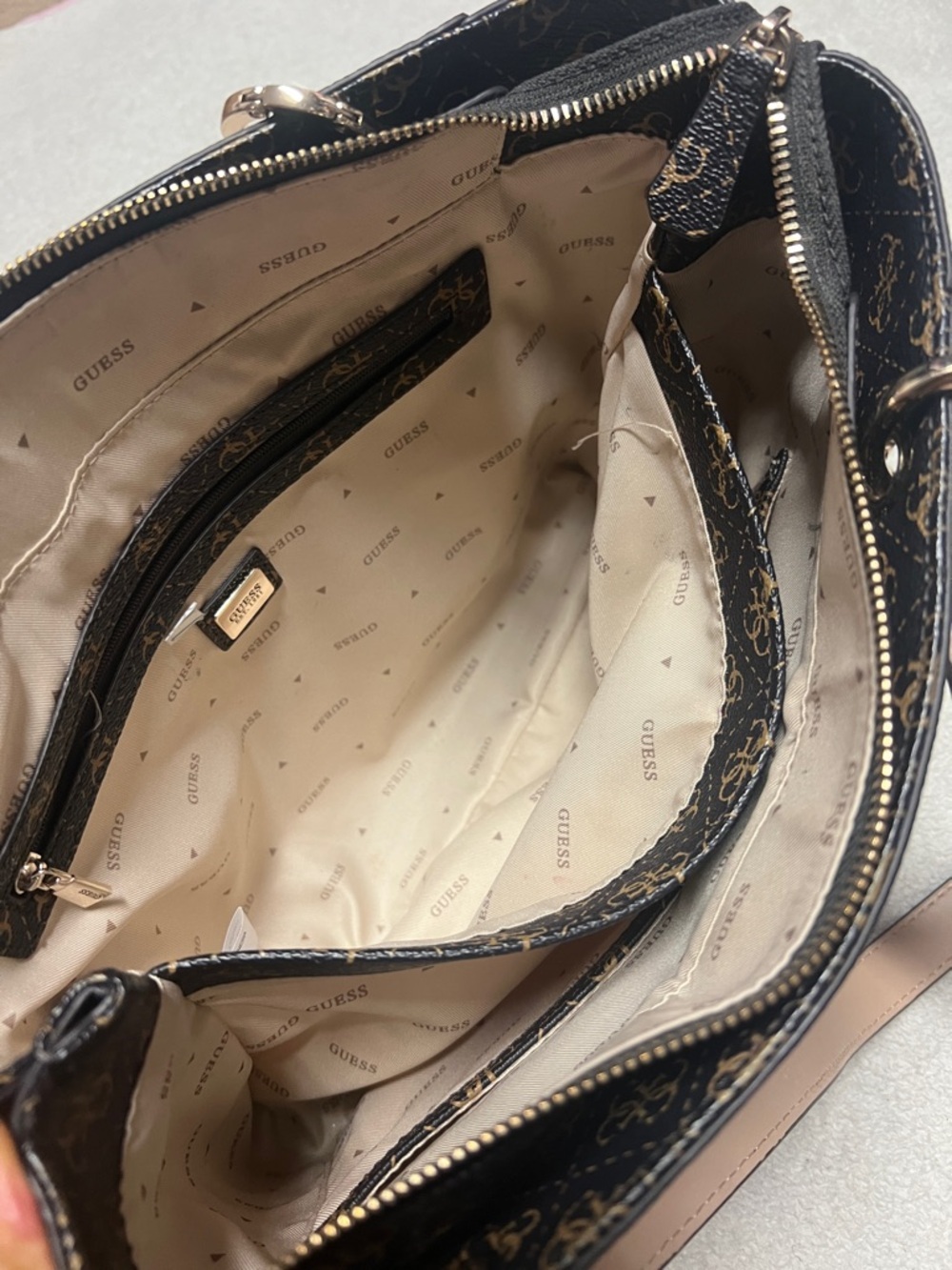 Guess Women's Noelle II Tote Bag - Picture 7 of 7